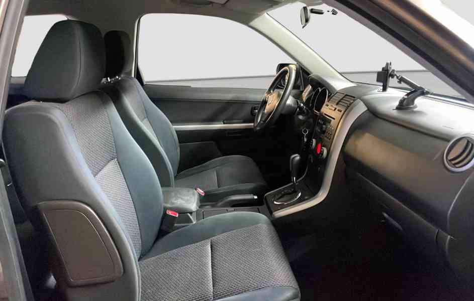 Suzuki Grand Vitara 2.4i Comfort benzín 122kw - foto 14