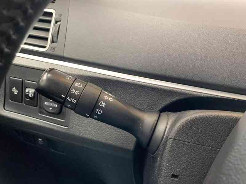 Toyota Verso 1,8i COMFORT benzín 108kw - foto 8