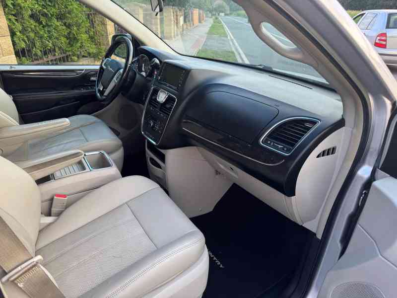 Chrysler Town Country 3,6 Penta DVD 2011 - foto 7