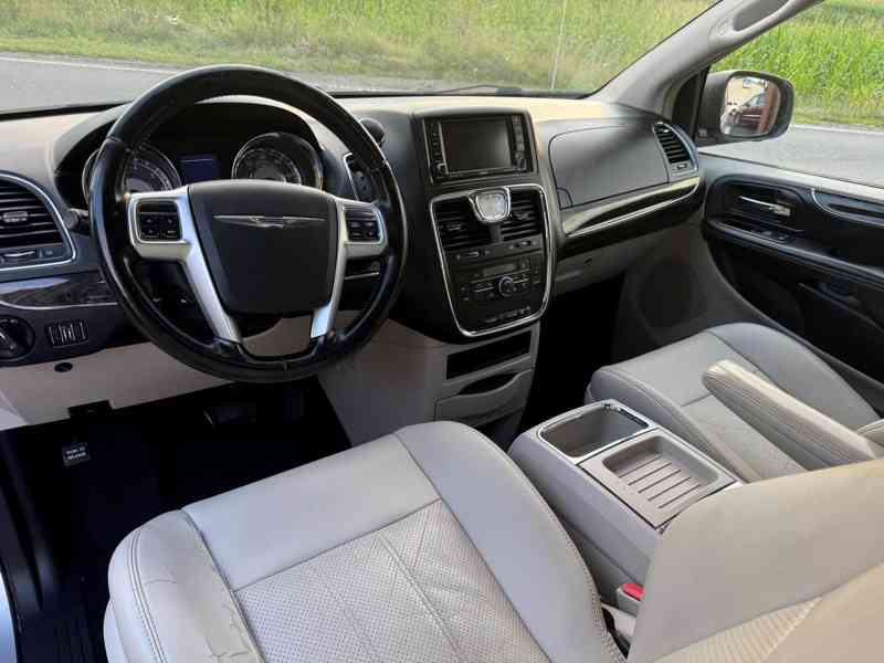 Chrysler Town Country 3,6 Penta DVD 2011 - foto 13