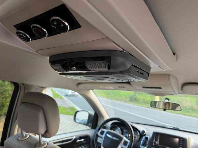 Chrysler Town Country 3,6 Penta DVD 2011 - foto 10