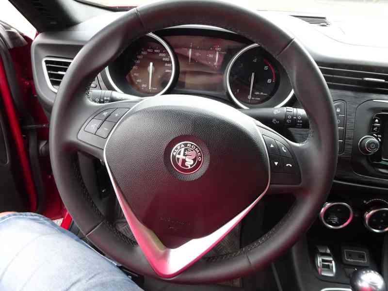 Alfa Romeo 1.6 JTD Guilette r.v.2018 1.Maj.serv.kníž.ČR - foto 11