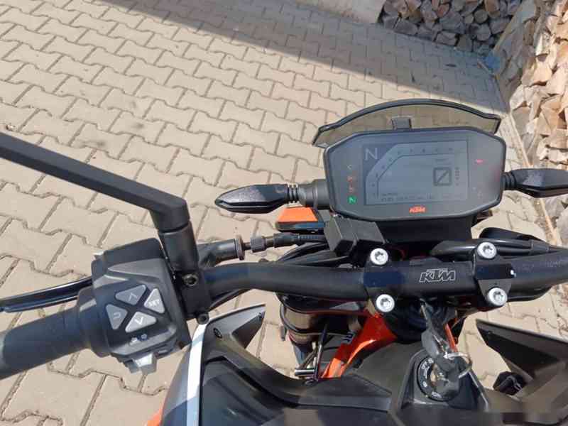 KTM DUKE 890 R - foto 12