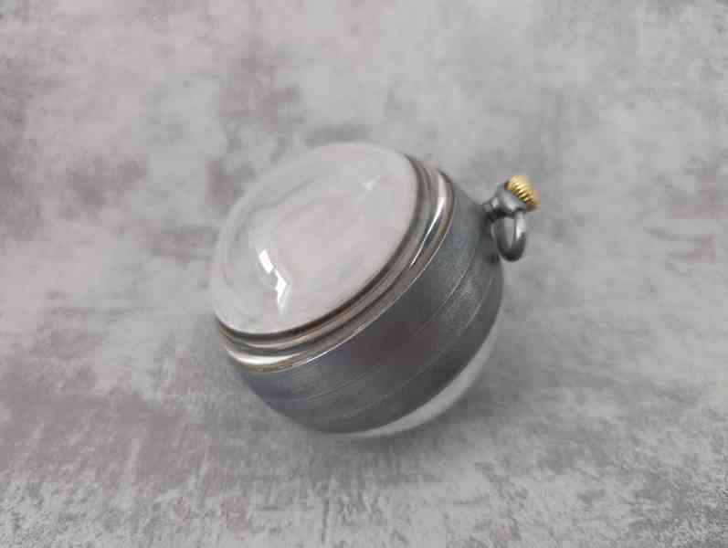 Starožitné švýcarské hodinky OMEGA ve skleněné, erotika - foto 2