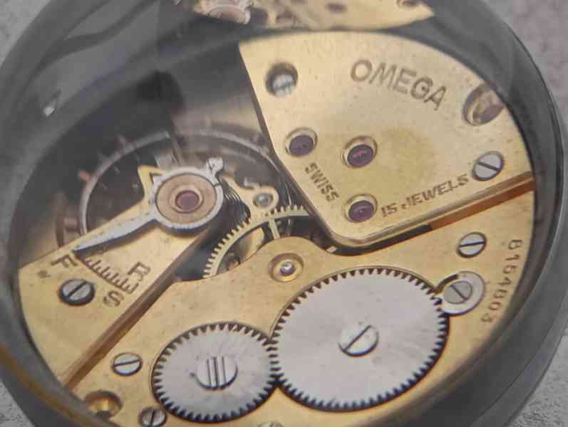 Starožitné švýcarské hodinky OMEGA ve skleněné, erotika - foto 7