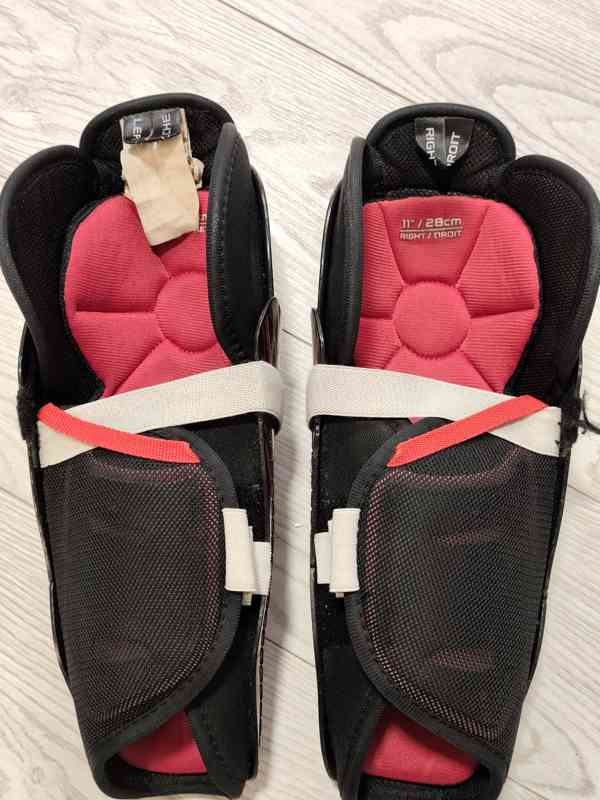 Dětské holení chrániče Bauer na lední hokej velikost 11" - foto 3