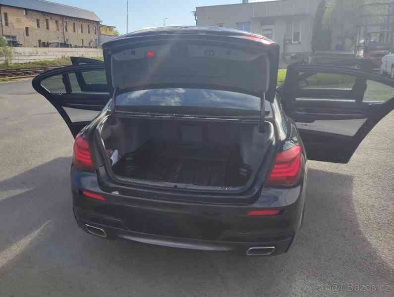 BMW Řada 7 3,0   730d - foto 13
