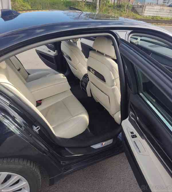 BMW Řada 7 3,0   730d - foto 14