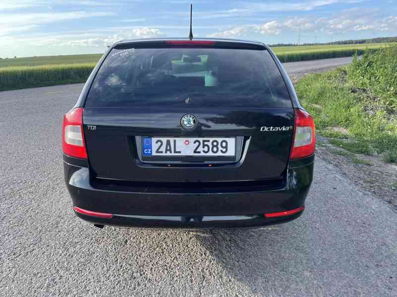 Škoda Octavia combi elegance 1.6TDi 77kW,r.v. 08/2011 - foto 4