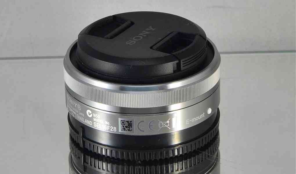 Sony E 16mm f/2,8 **APS-C  širokoúhlý, E mount - foto 6