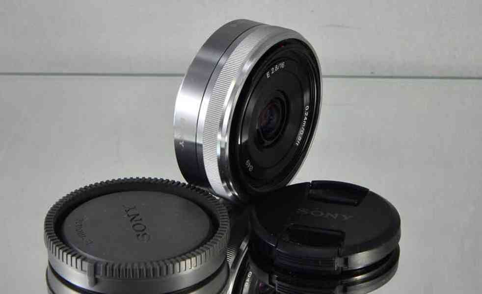 Sony E 16mm f/2,8 **APS-C  širokoúhlý, E mount - foto 3