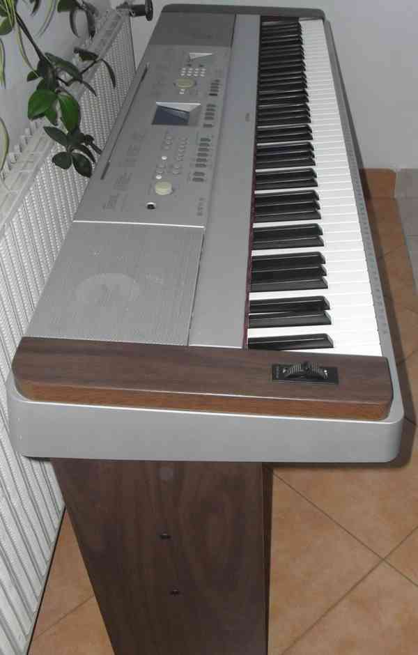 Digitální piano Yamaha Portable Grand DGX 640 - foto 3