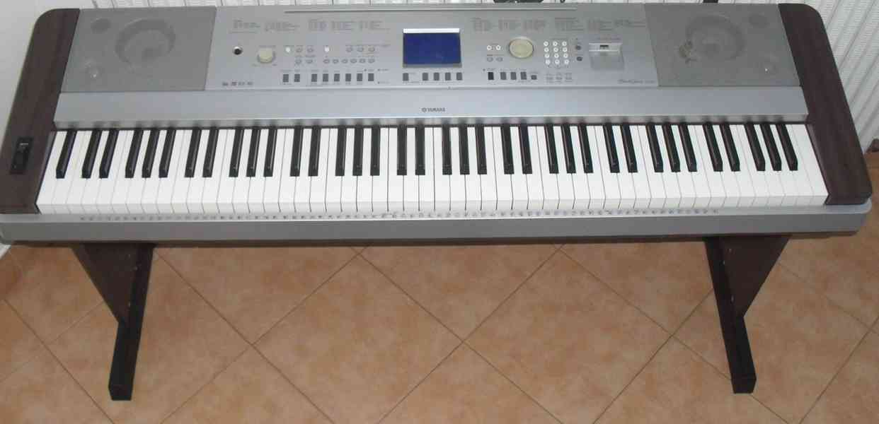 Digitální piano Yamaha Portable Grand DGX 640 - foto 2