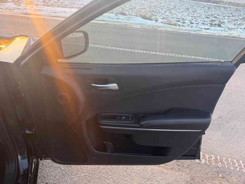 Dodge Charger 3,6 SE RWD 2015 TOP CENA !! - foto 10