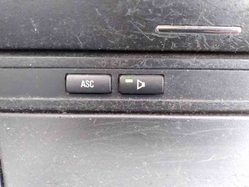 BMW 330d TOURING 135kW - foto 20