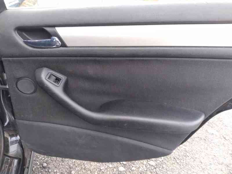 BMW 330d TOURING 135kW - foto 27