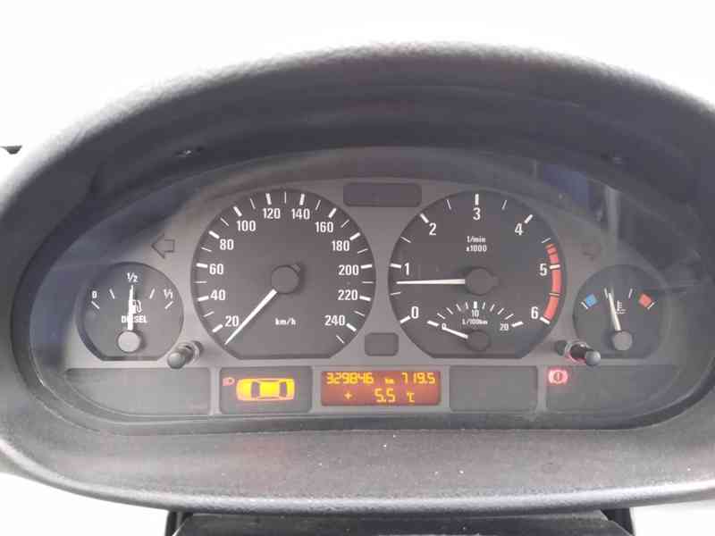 BMW 330d TOURING 135kW - foto 17