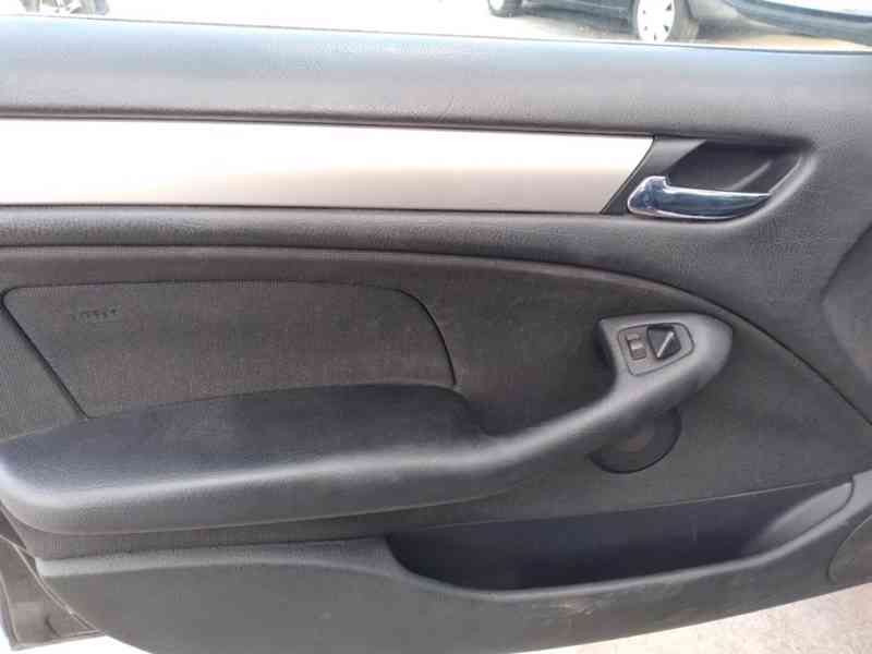 BMW 330d TOURING 135kW - foto 25