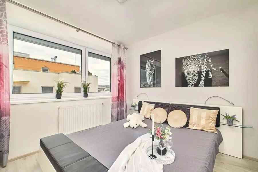 Pronájem bytu 2+kk 65 m² - foto 3