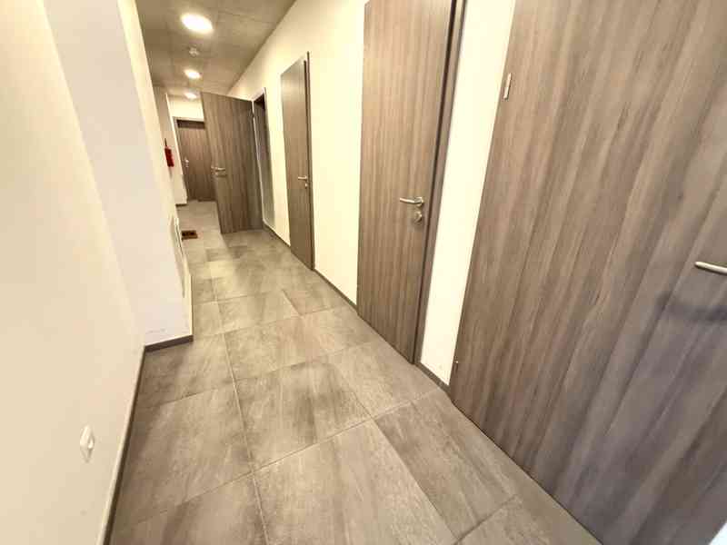 PRONÁJEM NOVOSTAVBY BYTU 1+KK S BALKÓNEM V RAJHRADĚ U BRNA - foto 42