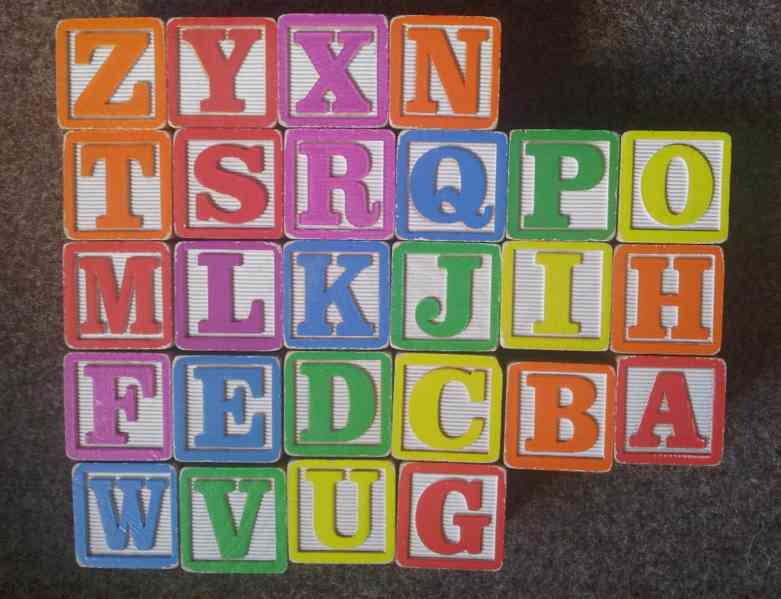 Chůvičky SENCOR, dřevěné kostky, hračky, vláčky, Barbie Pets - foto 17