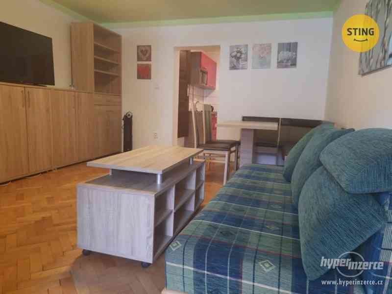 Pronájem jednopokojového bytu v centru Bystřice nad Pernštejnem. - foto 1