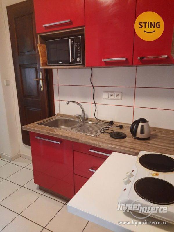 Pronájem jednopokojového bytu v centru Bystřice nad Pernštejnem. - foto 4