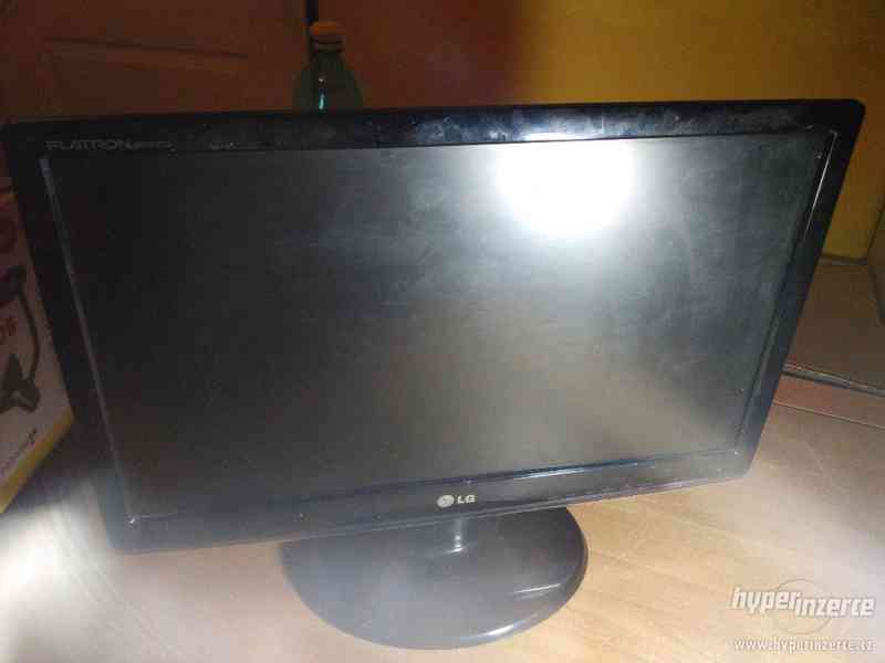 LG Flatron W2053TQ-PF - LCD monitor 20" - foto 1
