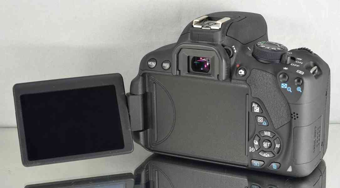 Canon EOS 700D + EF-S 18-55mm IS 13 000 Exp - foto 7