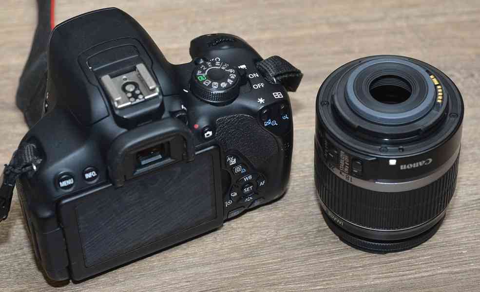 Canon EOS 700D + EF-S 18-55mm IS 13 000 Exp - foto 4