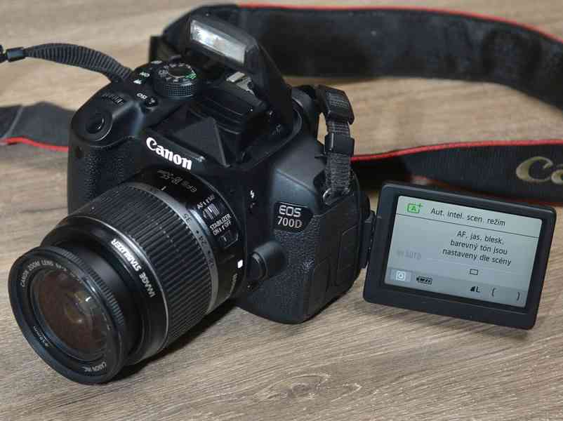 Canon EOS 700D + EF-S 18-55mm IS 13 000 Exp - foto 9