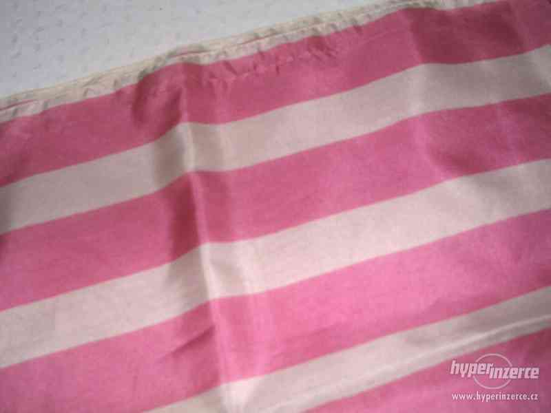 růžovobílý šátek - foto 3