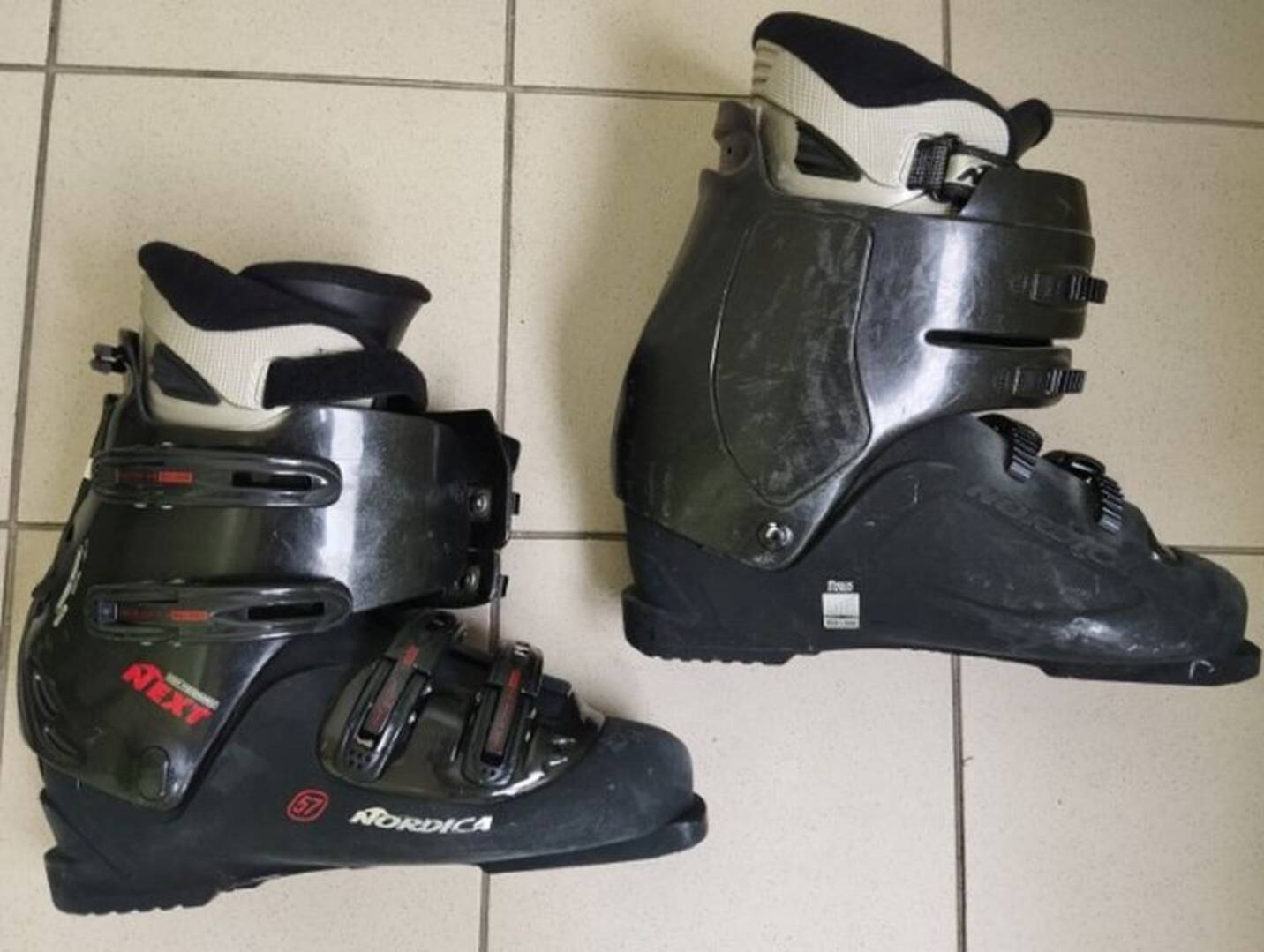 Běžky Rossignol (červené), hůlky a sjezd. boty nadměrná vel. - foto 13