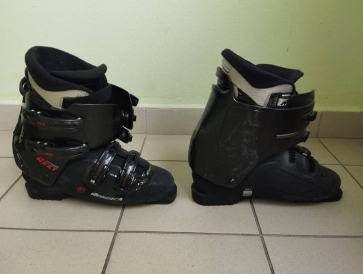 Běžky Rossignol (červené), hůlky a sjezd. boty nadměrná vel. - foto 12