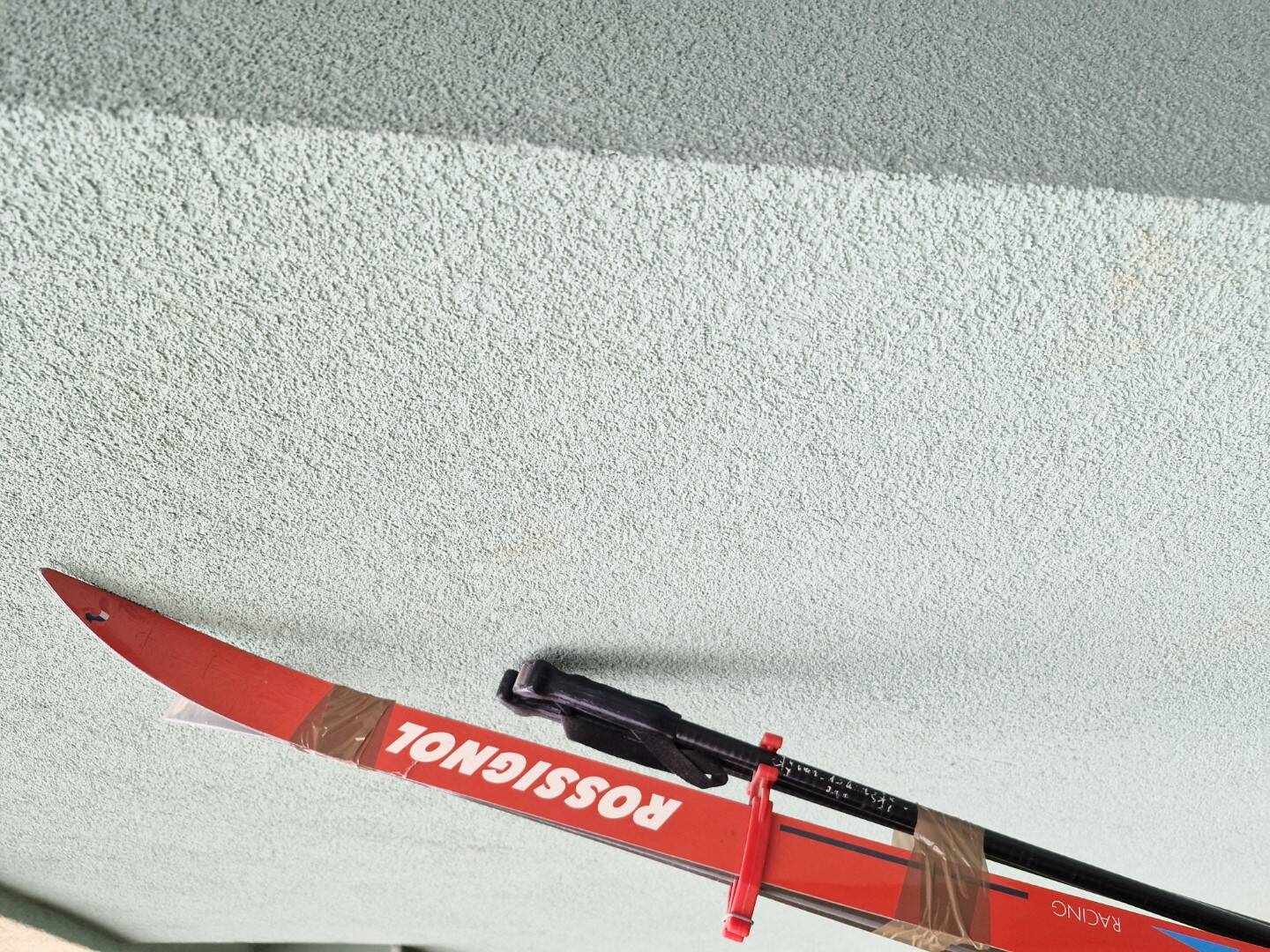 Běžky Rossignol (červené), hůlky a sjezd. boty nadměrná vel. - foto 6