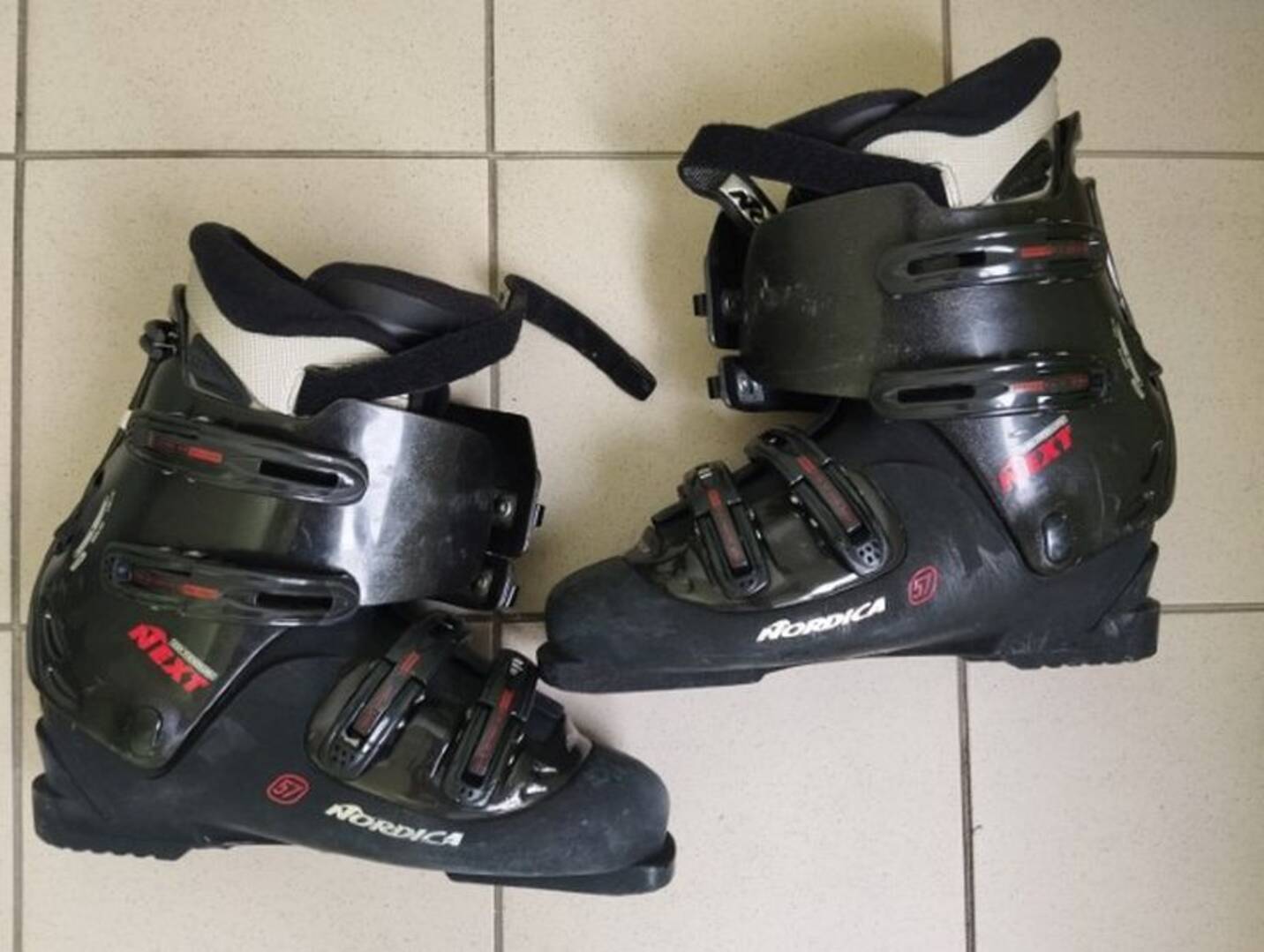 Běžky Rossignol (červené), hůlky a sjezd. boty nadměrná vel. - foto 15