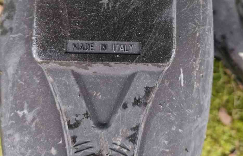 3x běžky, 2x hůlky, lyžáky vel. 46 a zimní doplňky - foto 10