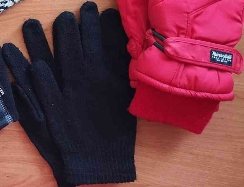 3x běžky, 2x hůlky, lyžáky vel. 46 a zimní doplňky - foto 6