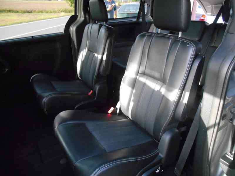 Chrysler Town Country 3,6 Linited S Type TOP 2014 - foto 16