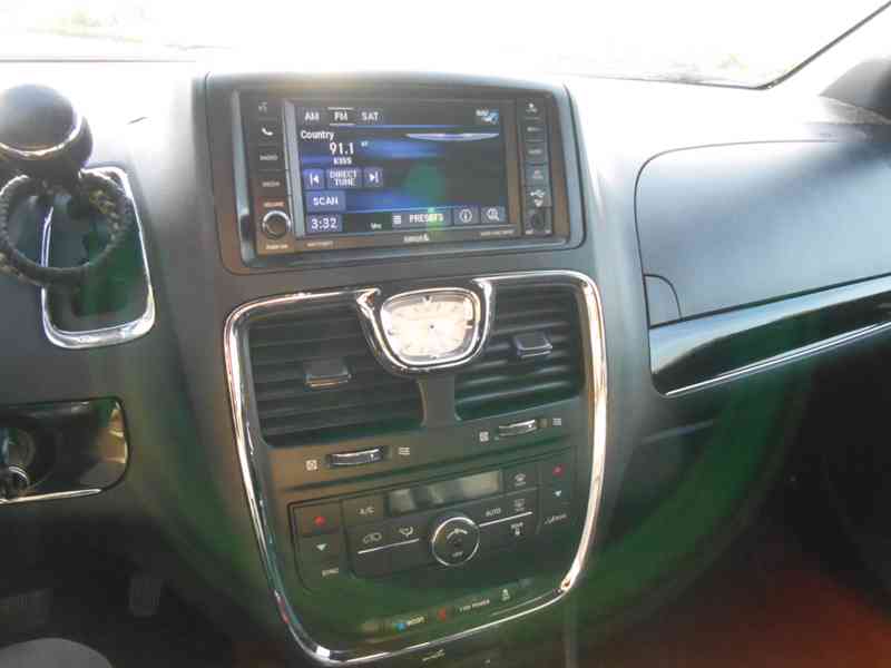 Chrysler Town Country 3,6 Linited S Type TOP 2014 - foto 20