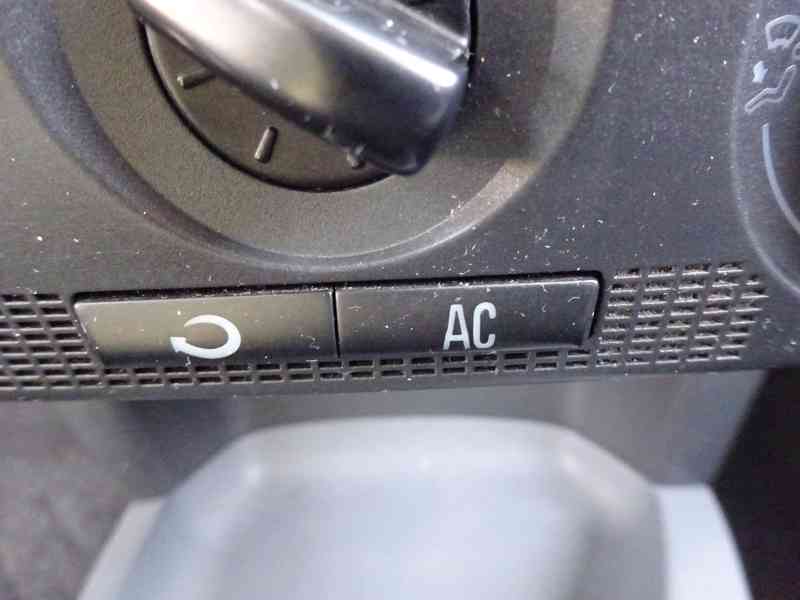 Škoda Fabia 1.9 SDI Combi r.v.2003 (STK:2/2024) - foto 11