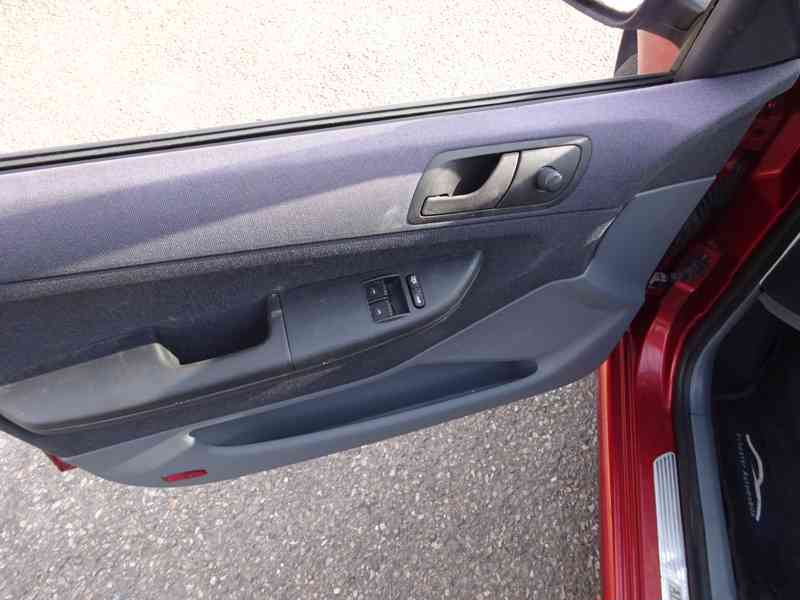 Škoda Fabia 1.9 SDI Combi r.v.2003 (STK:2/2024) - foto 6