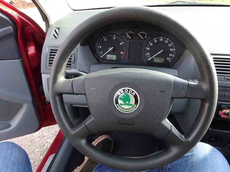 Škoda Fabia 1.9 SDI Combi r.v.2003 (STK:2/2024) - foto 9