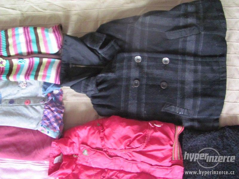 Balík podzimního oblečení- kalhoty,bundy, punčocháče,trička - foto 7