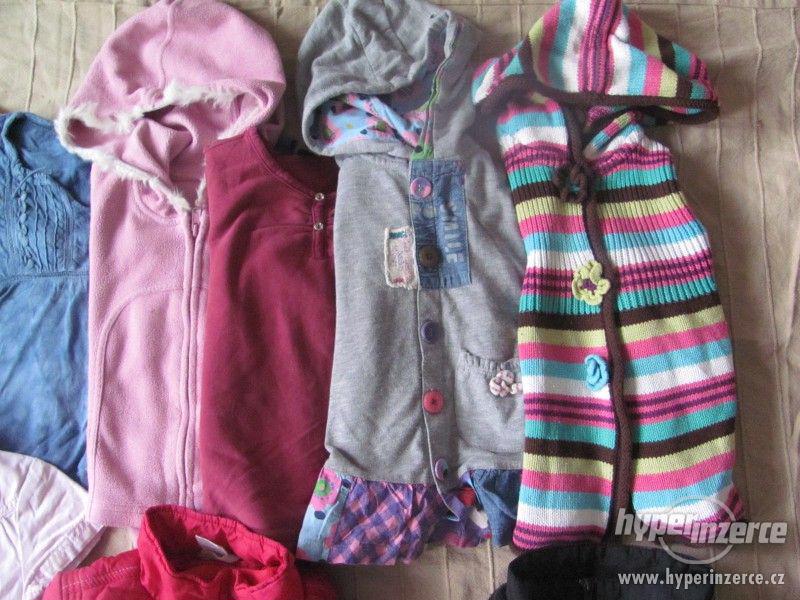 Balík podzimního oblečení- kalhoty,bundy, punčocháče,trička - foto 8