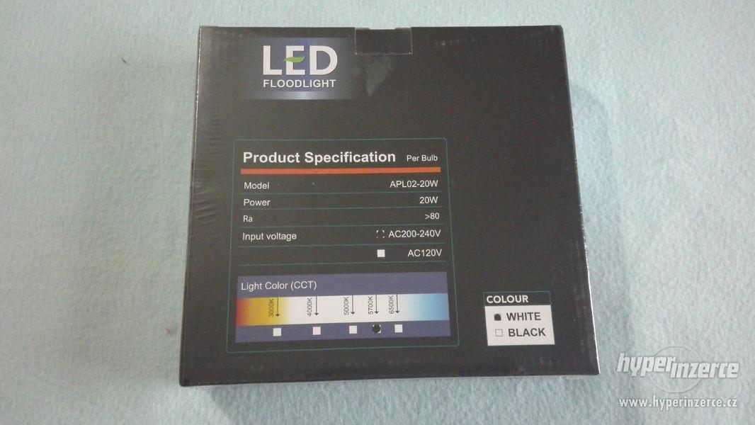 LED světlo reflektor 20W, moderní design - foto 5
