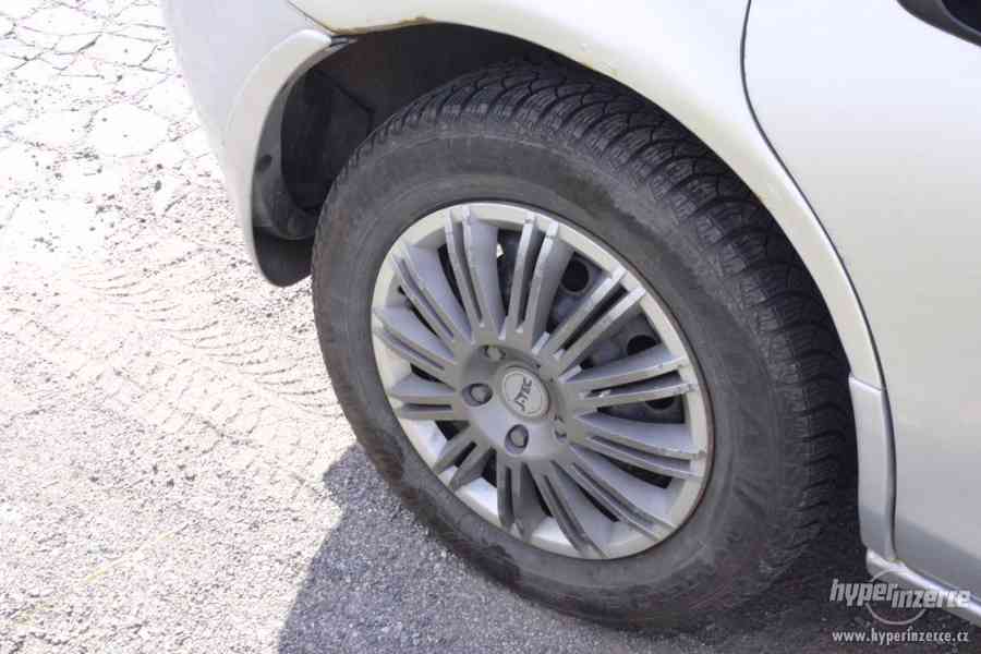 Mazda 323 F 1.5I - foto 13