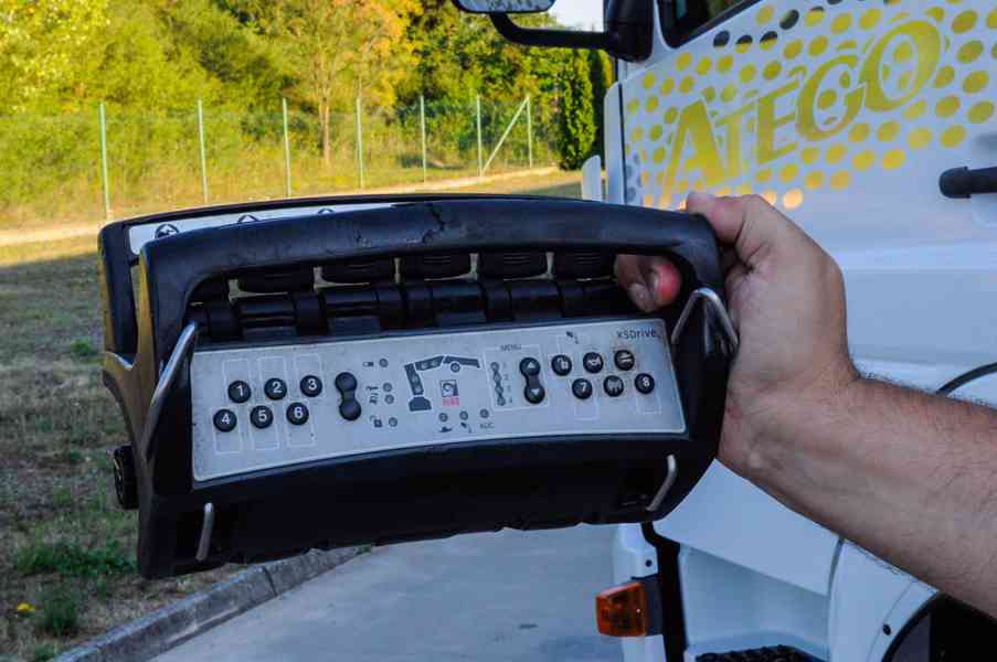 MERCEDES ATEGO 1524 - NOVÝ HÁKOVÝ NOSIČ KONTEJNERŮ + RUKA - foto 98