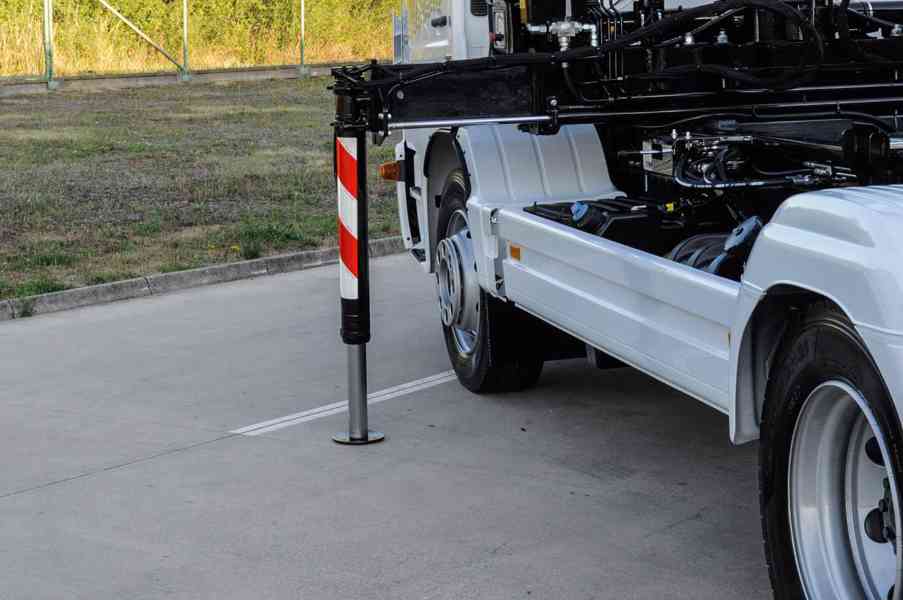 MERCEDES ATEGO 1524 - NOVÝ HÁKOVÝ NOSIČ KONTEJNERŮ + RUKA - foto 126