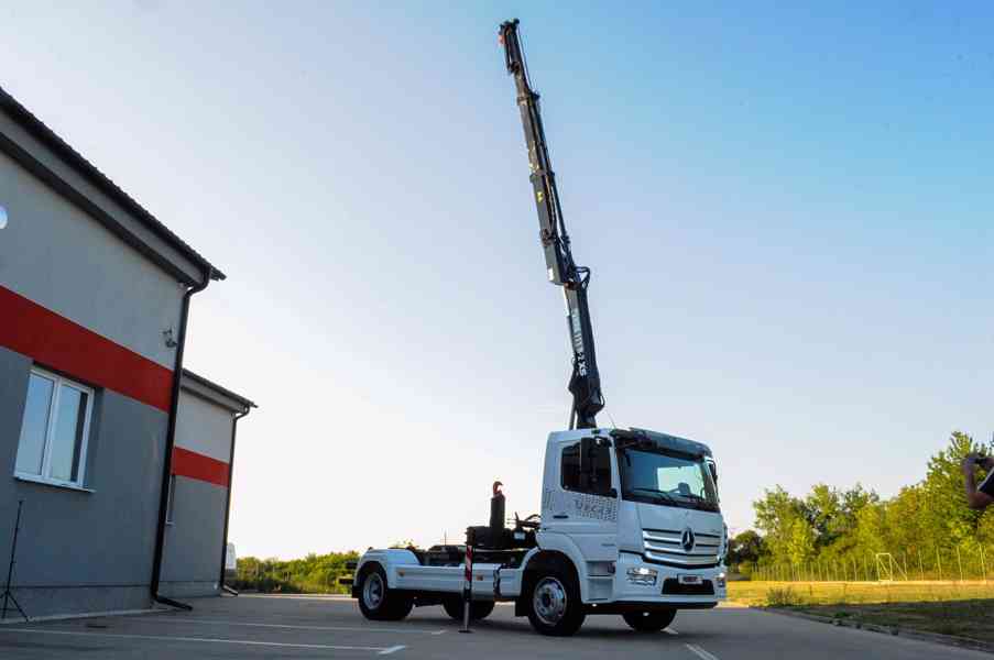 MERCEDES ATEGO 1524 - NOVÝ HÁKOVÝ NOSIČ KONTEJNERŮ + RUKA - foto 129